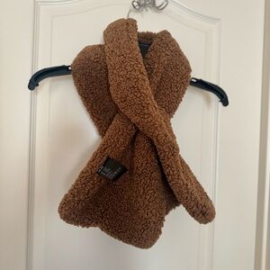 H&M Teddy Fleece Keyhole Scarf in Brown